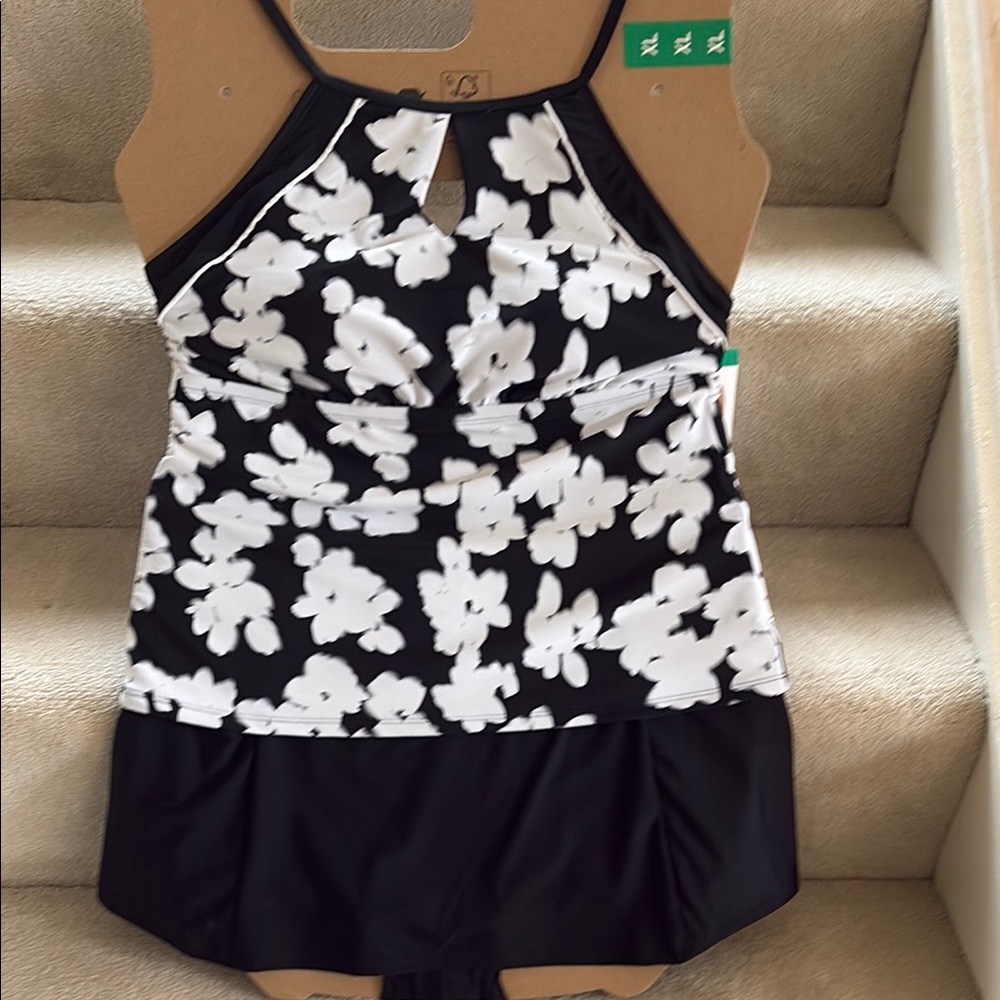 NWT Ellen Tracy Black and White Floral Tankini Swimsuit
